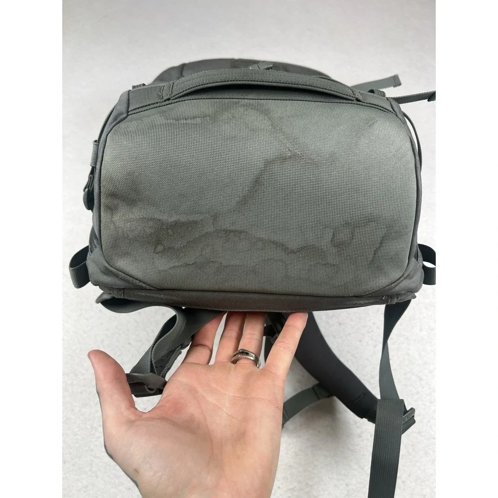 Yeti Crossroads 22 Travel Backpack Olive READ
